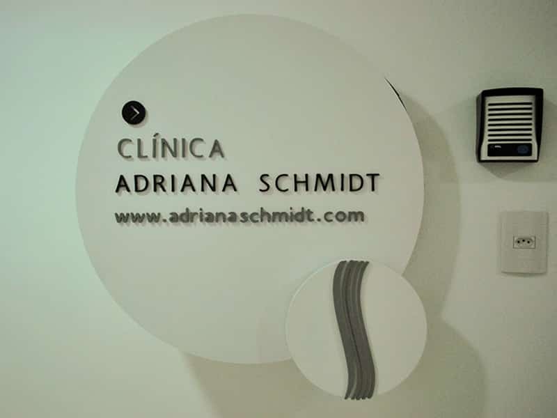 comunicação visual placa sinalização COLA design