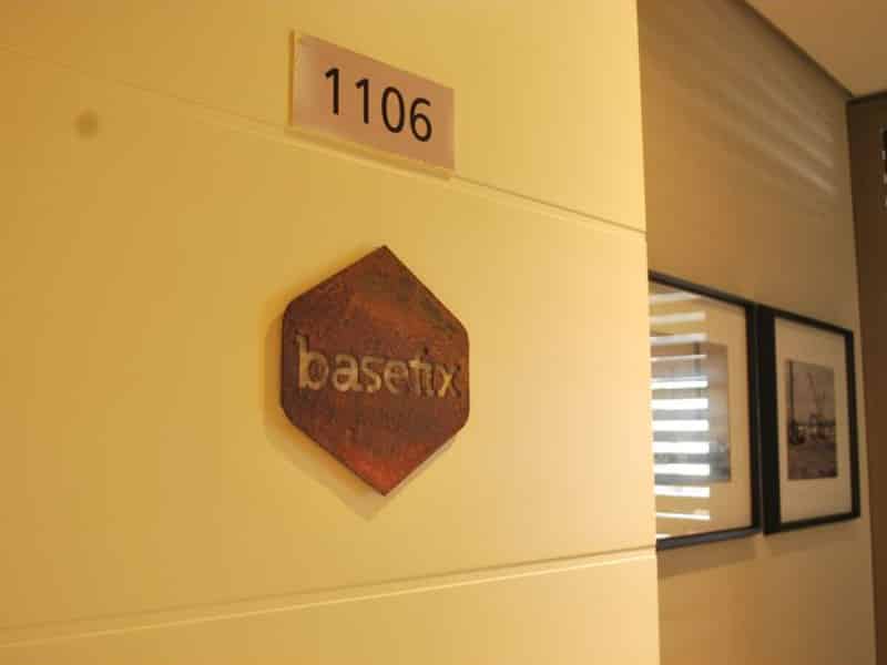 comunicação visual placa sinalização COLA design