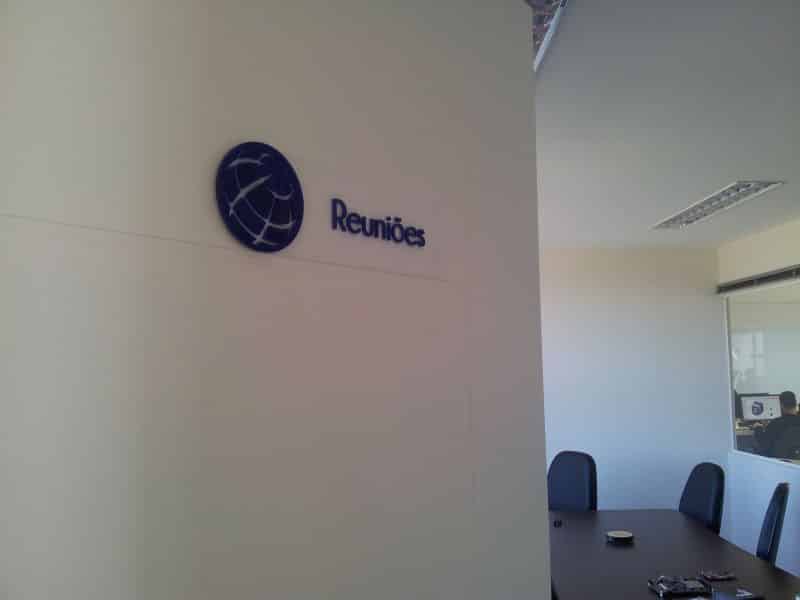 comunicação visual placa sinalização COLA design