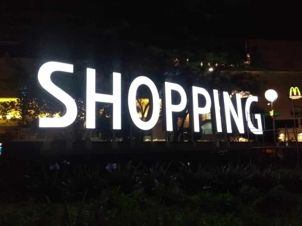 comunicação visual letreiros placas totens luminosos leds